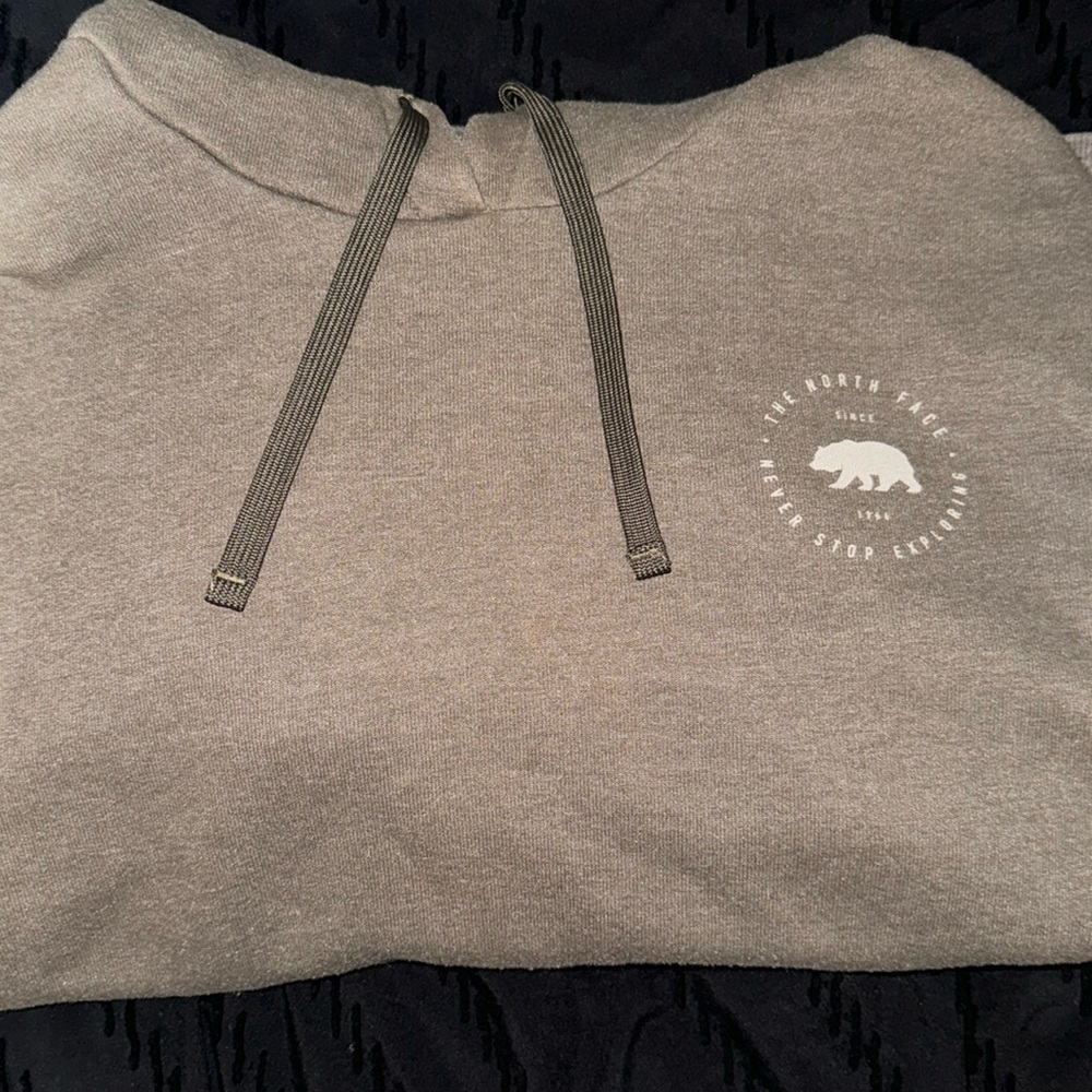 Olive green north face women’s hoodie. Great shape size large